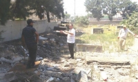 أعمال تنظيف في مقبرة الشيخ مراد في يافا